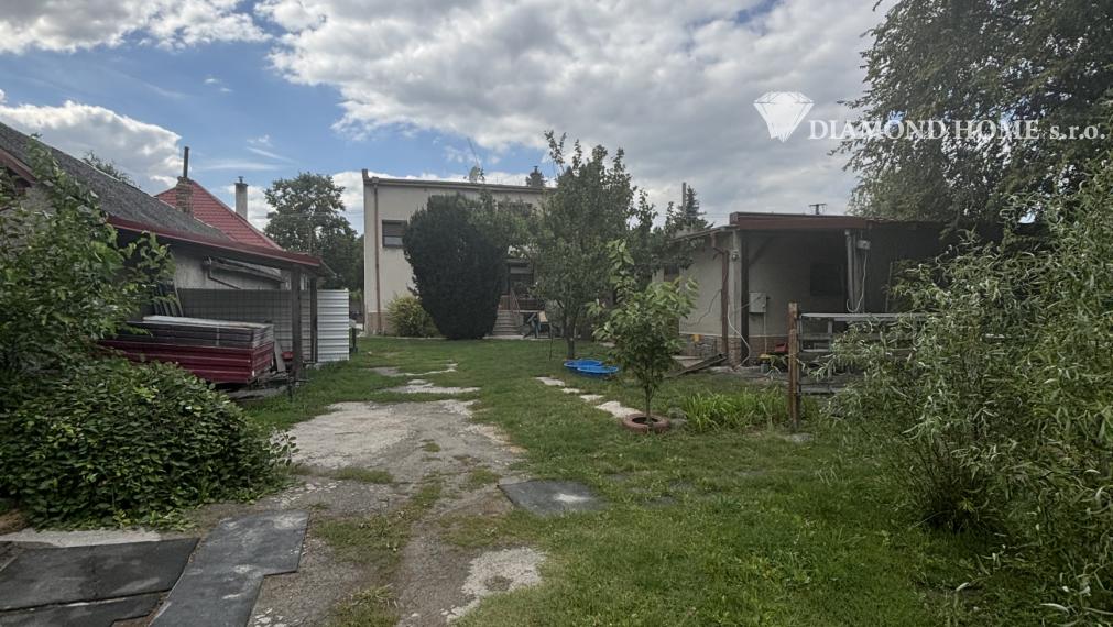 Len u nás! DIAMOND HOME s.r.o. ponúka Vám na predaj poschodový rodinný dom pre viacčlennú rodinu v obci Doľný Štál