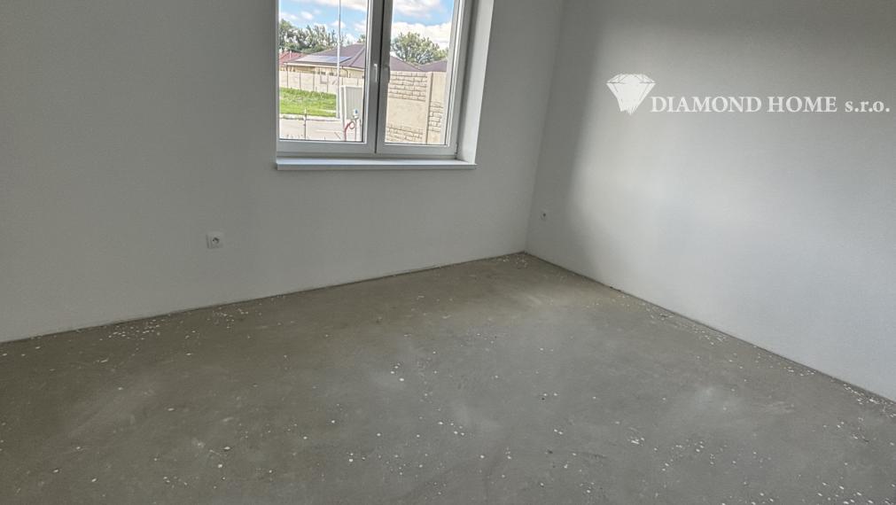 DIAMOND HOME s.r.o. ponúka Vám na predaj 4izbovú novostavbu rodinného domu veľkým pozemkom obci Povoda časť Lidér Tejed.