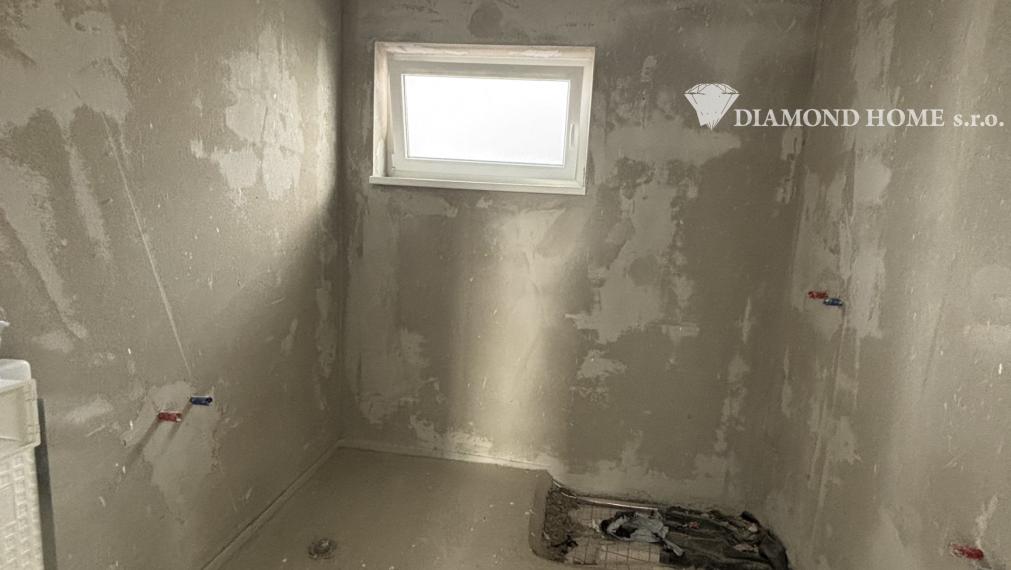 DIAMOND HOME s.r.o. ponúka Vám na predaj 4izbovú novostavbu rodinného domu veľkým pozemkom obci Povoda časť Lidér Tejed.