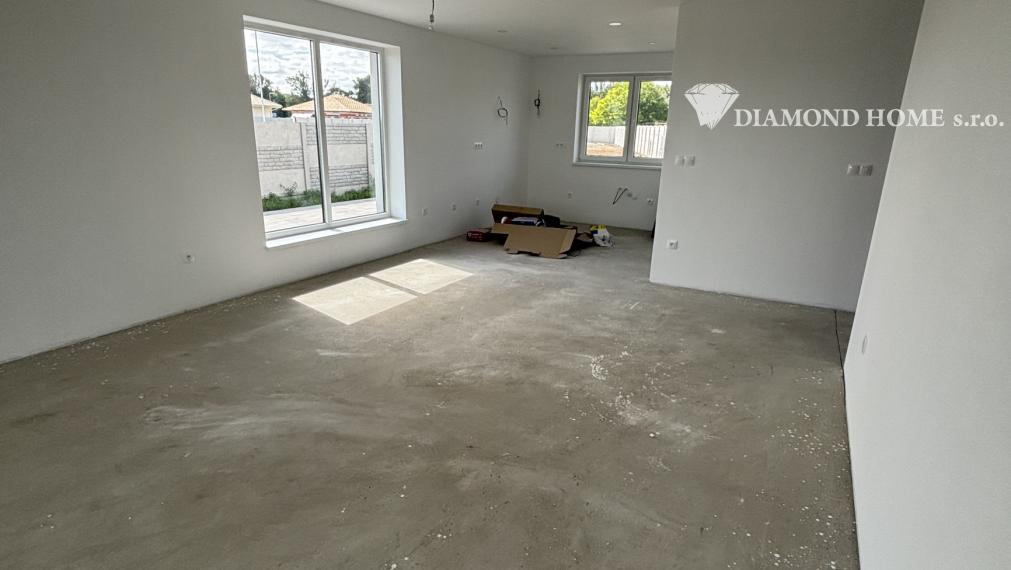 DIAMOND HOME s.r.o. ponúka Vám na predaj 4izbovú novostavbu rodinného domu veľkým pozemkom obci Povoda časť Lidér Tejed.