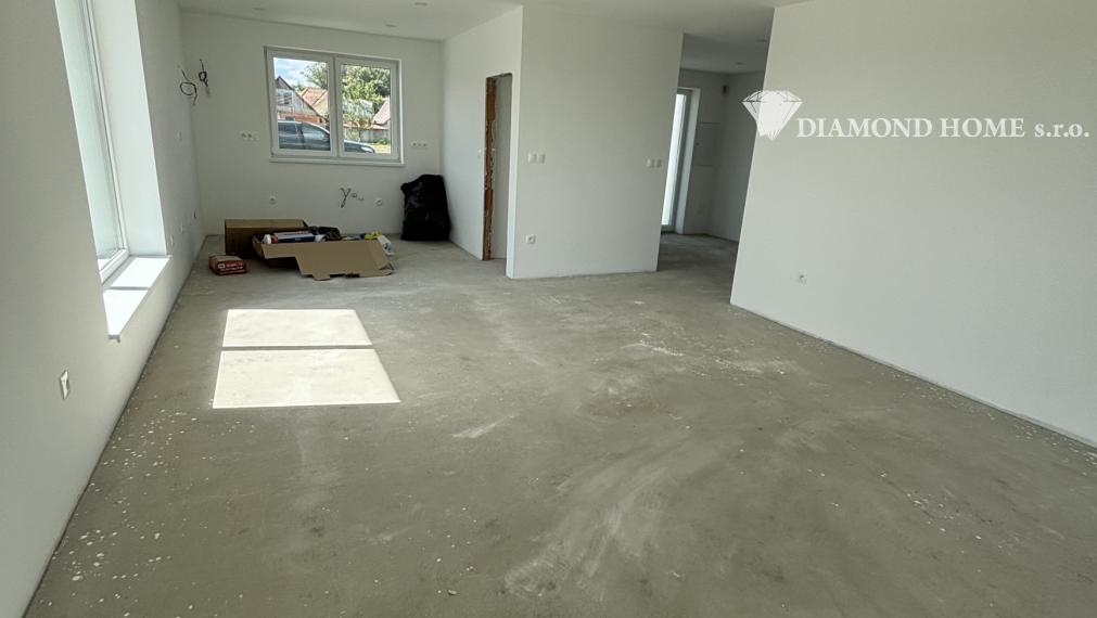 DIAMOND HOME s.r.o. ponúka Vám na predaj 4izbovú novostavbu rodinného domu veľkým pozemkom obci Povoda časť Lidér Tejed.