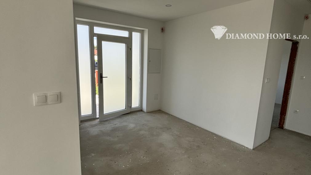 DIAMOND HOME s.r.o. ponúka Vám na predaj 4izbovú novostavbu rodinného domu veľkým pozemkom obci Povoda časť Lidér Tejed.