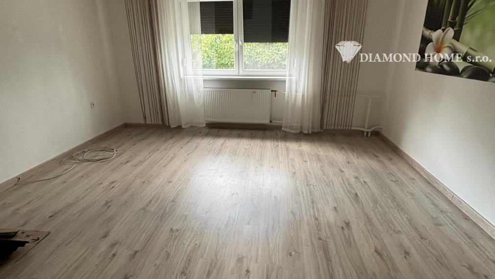 Len u nás! DIAMOND HOME s.r.o. ponúka Vám na predaj poschodový rodinný dom pre viacčlennú rodinu v obci Doľný Štál
