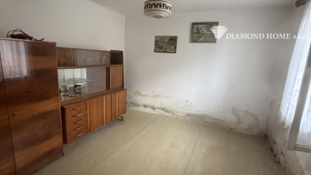 LEN U NÁS!!! 3 minuty od R7 Na predaj 4 izbový rodinný dom v obci Jastrabie Kračany