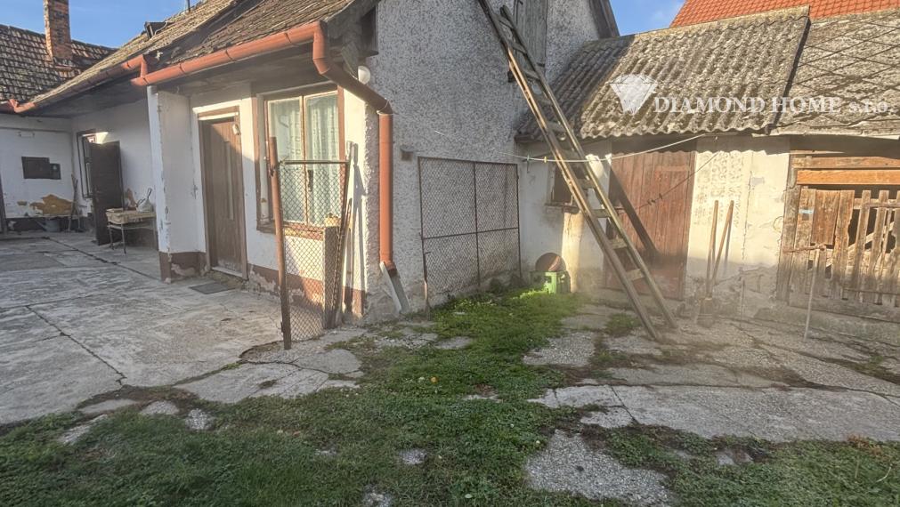 LEN U NÁS!!! 3 minuty od R7 Na predaj 4 izbový rodinný dom v obci Jastrabie Kračany