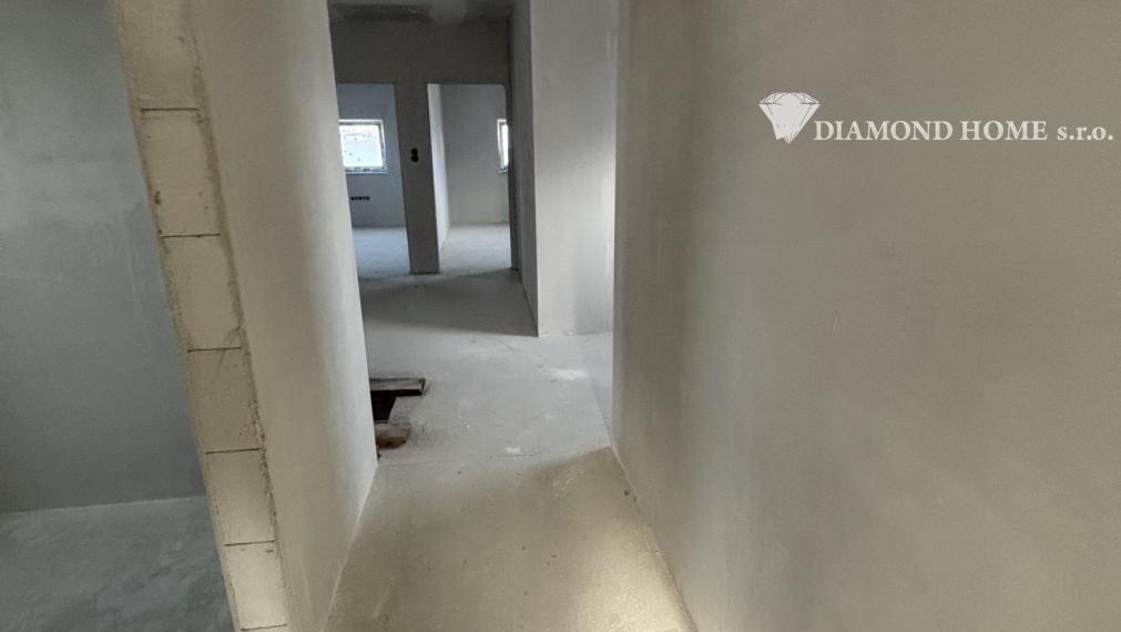Len u Nás! DIAMOND HOME s.r.o. ponúka Vám na predaj novostavbu 4 izbového rodinného domu garážom pre 2 autá v obci Topoľníky
