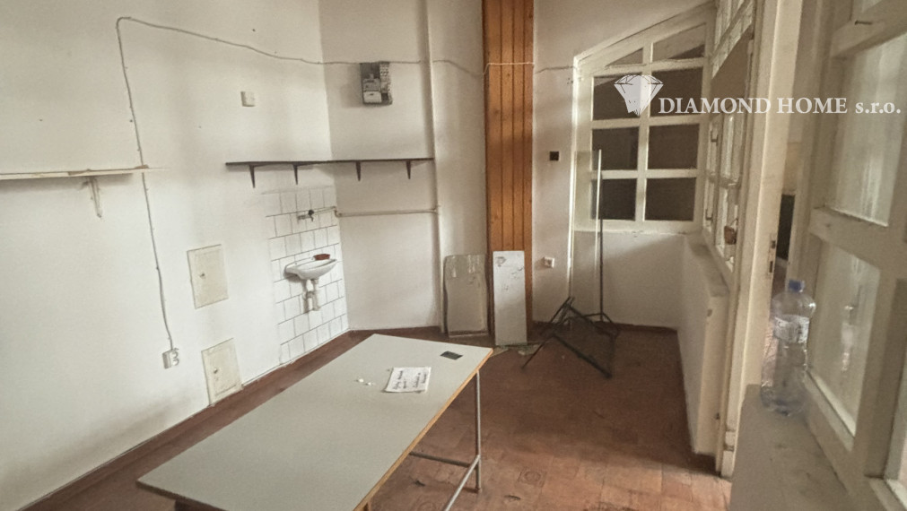 Predaj obchodného priestoru v tržnici Komárno
