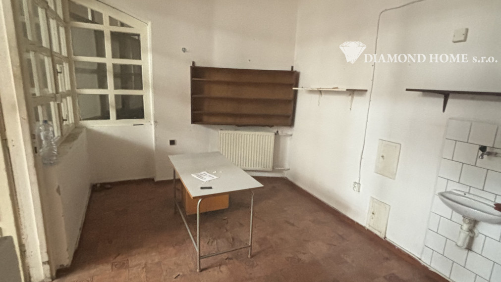 Predaj obchodného priestoru v tržnici Komárno