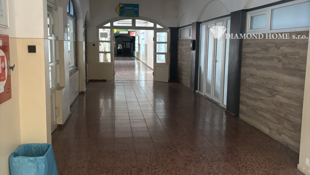 Predaj obchodného priestoru v tržnici Komárno