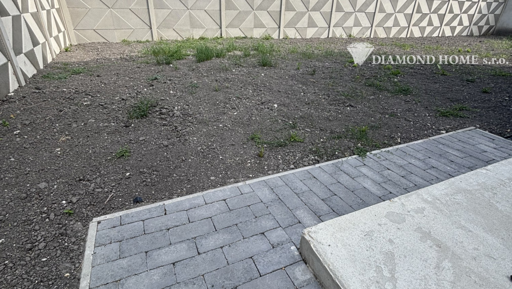 Len u Nás! DIAMOND HOME s.r.o. ponúka Vám na predaj novostavbu 4 izbového rodinného domu garážom pre 2 autá v obci Topoľníky