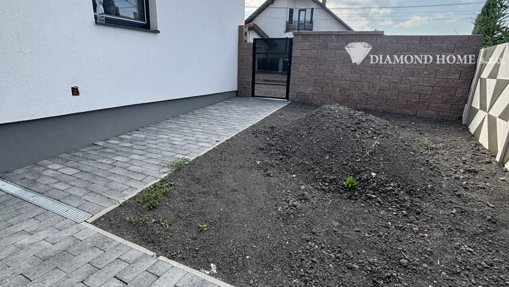 Len u Nás! DIAMOND HOME s.r.o. ponúka Vám na predaj novostavbu 4 izbového rodinného domu garážom pre 2 autá v obci Topoľníky