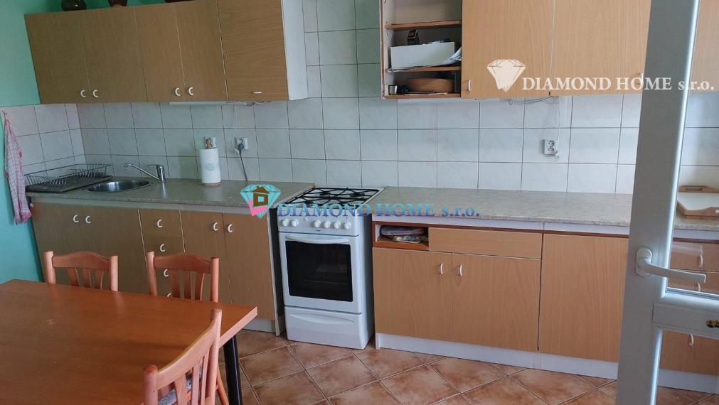 ZNIZENA CENA!!DIAMOND HOME s.r.o. Vám ponúka na predaj 3 izbový byt v najlepšej lokalite Boriny v Dunajskej Strede