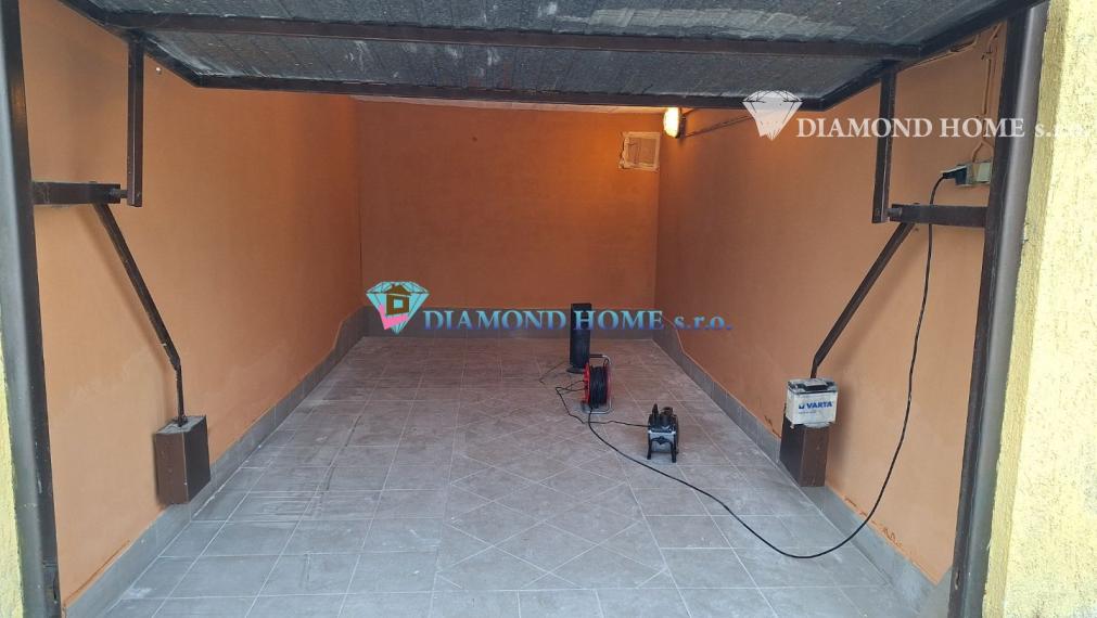DIAMOND HOME s.r.o. ponúka Vám  na predaj, garáž v  Dunajskej  Strede,  na začiatku Kračanskej cesty