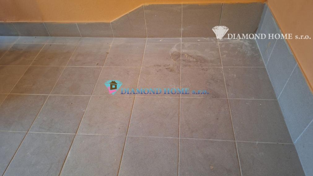 DIAMOND HOME s.r.o. ponúka Vám  na predaj, garáž v  Dunajskej  Strede,  na začiatku Kračanskej cesty