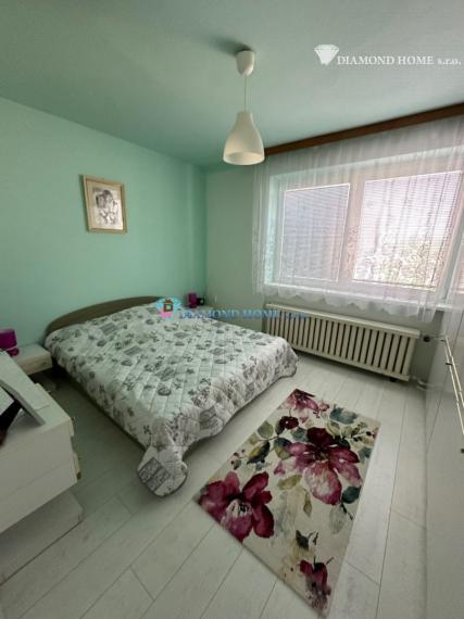 DIAMOND HOME s.r.o. Vám ponúka na predaj pekný zachovalý  5-izbový poschodový rodinný dom 2 km od Dun.Stredy