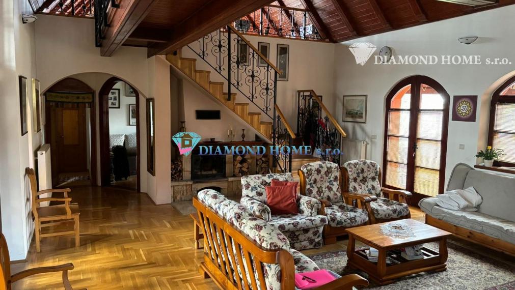 DIAMOND HOME s.r.o. ponúka Vám na predaj exkluzívnu rodinnú vilu v obci Trhová Hradská.