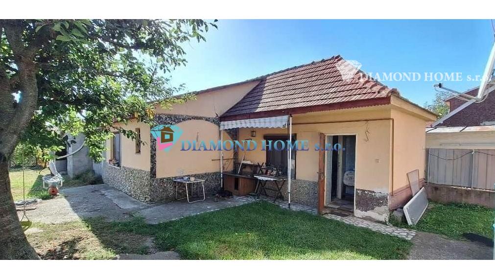 Rezervovaný/ DIAMOND HOME s . r. o. ponúka Vám na predaj 3-izbový rodinný dom v obci Povoda 2 km od Dunajskej Stredy