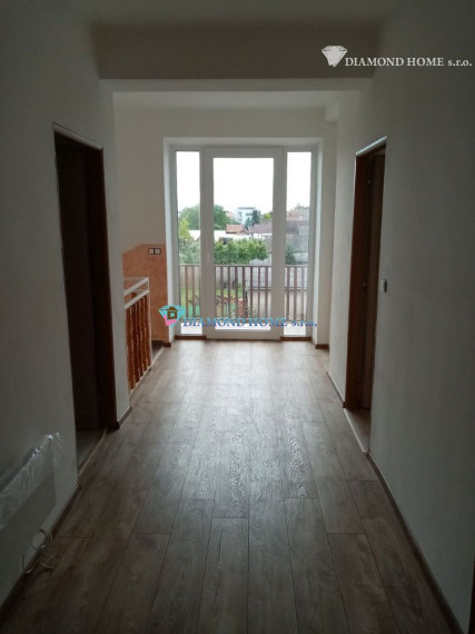 LEN U NÁS!!!Výborný investičný zámer/DIAMOND HOME s.r.o. ponúka Vám na predaj novo rekonštruovaný rodinný dom s tromi bytovými jednotkami v obci Tomášíkovo