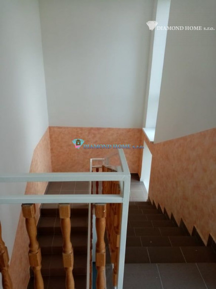 LEN U NÁS!!!Výborný investičný zámer/DIAMOND HOME s.r.o. ponúka Vám na predaj novo rekonštruovaný rodinný dom s tromi bytovými jednotkami v obci Tomášíkovo