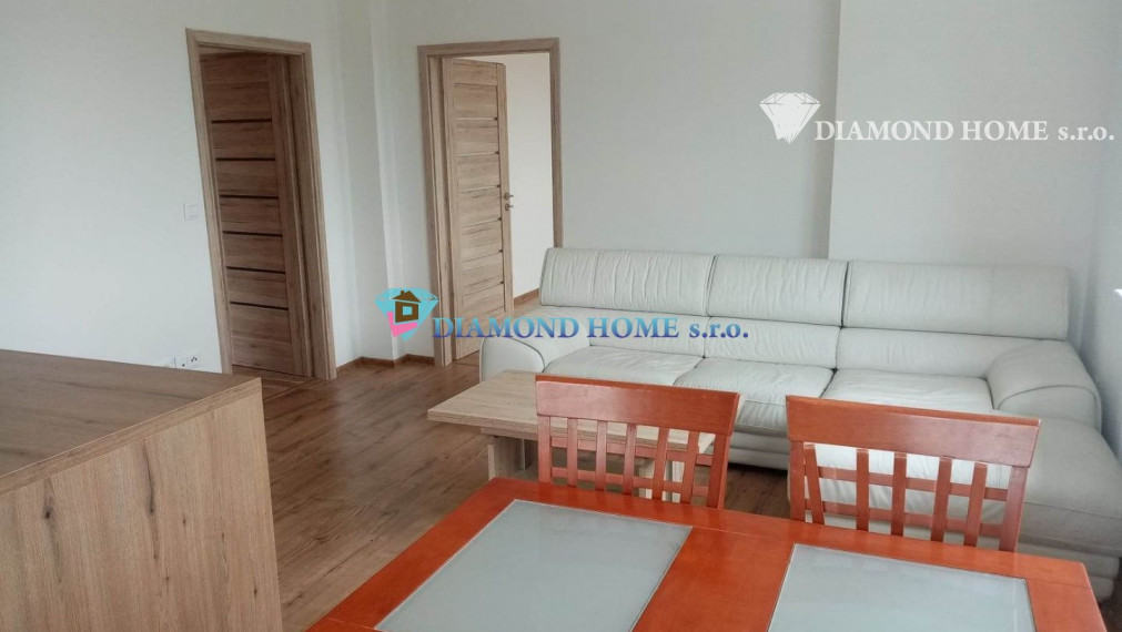 LEN U NÁS!!!Výborný investičný zámer/DIAMOND HOME s.r.o. ponúka Vám na predaj novo rekonštruovaný rodinný dom s tromi bytovými jednotkami v obci Tomášíkovo