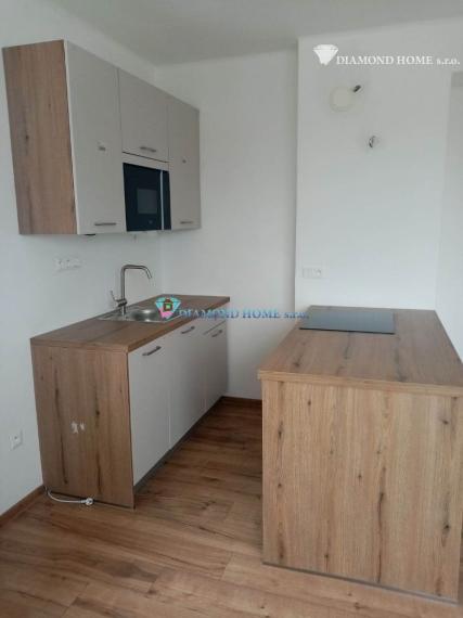 LEN U NÁS!!!Výborný investičný zámer/DIAMOND HOME s.r.o. ponúka Vám na predaj novo rekonštruovaný rodinný dom s tromi bytovými jednotkami v obci Tomášíkovo