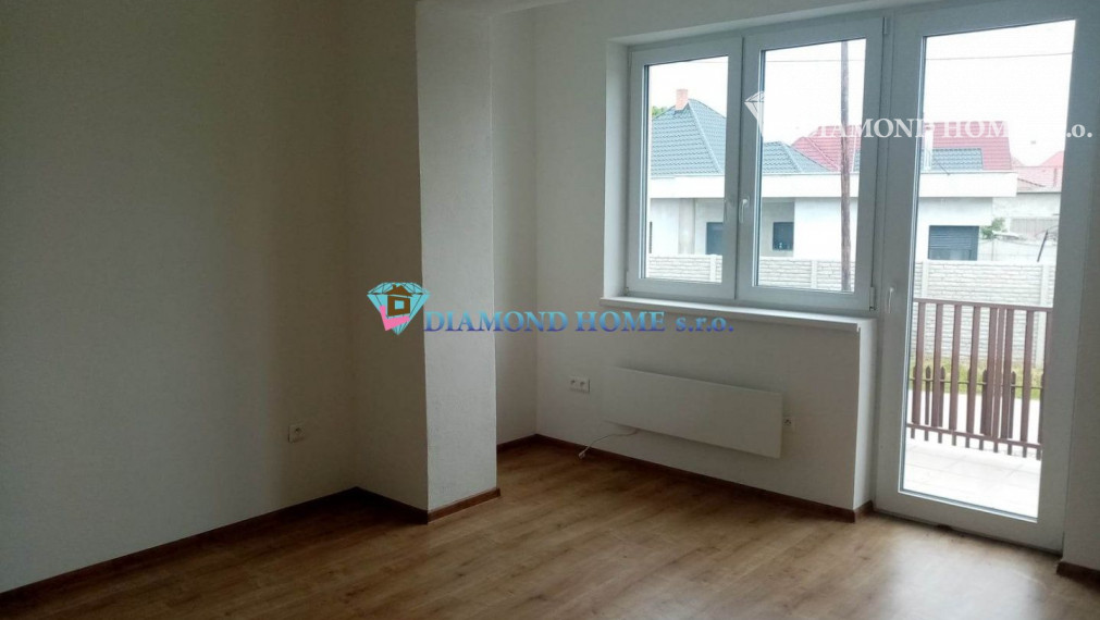 LEN U NÁS!!!Výborný investičný zámer/DIAMOND HOME s.r.o. ponúka Vám na predaj novo rekonštruovaný rodinný dom s tromi bytovými jednotkami v obci Tomášíkovo