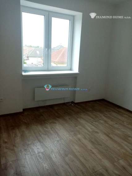 LEN U NÁS!!!Výborný investičný zámer/DIAMOND HOME s.r.o. ponúka Vám na predaj novo rekonštruovaný rodinný dom s tromi bytovými jednotkami v obci Tomášíkovo