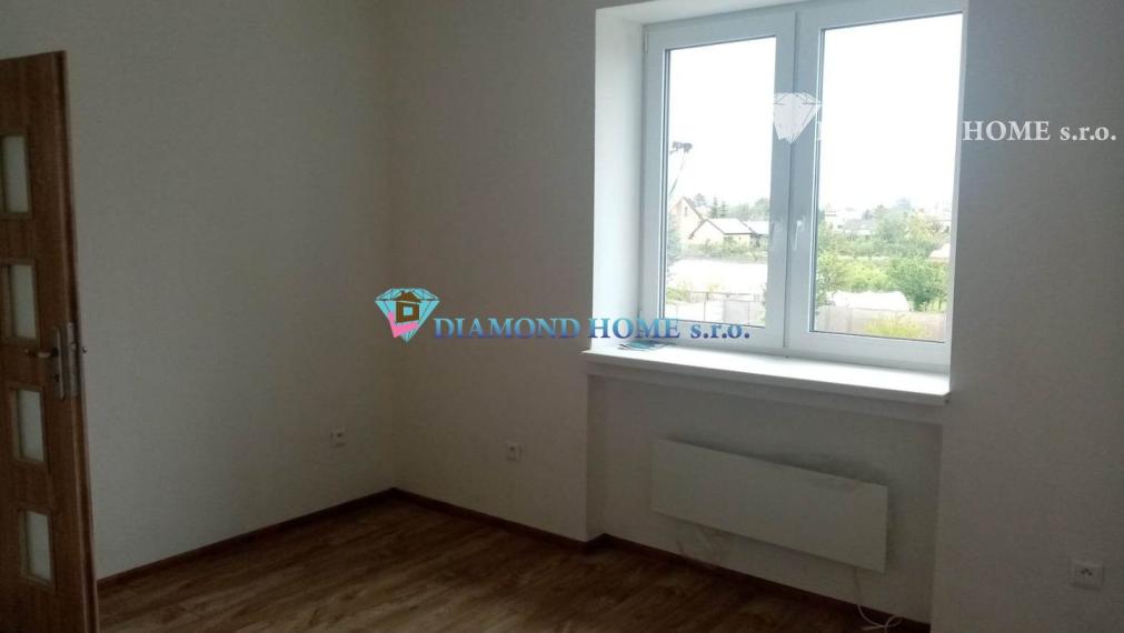 LEN U NÁS!!!Výborný investičný zámer/DIAMOND HOME s.r.o. ponúka Vám na predaj novo rekonštruovaný rodinný dom s tromi bytovými jednotkami v obci Tomášíkovo