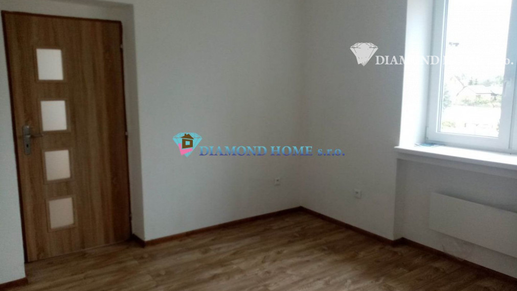 LEN U NÁS!!!Výborný investičný zámer/DIAMOND HOME s.r.o. ponúka Vám na predaj novo rekonštruovaný rodinný dom s tromi bytovými jednotkami v obci Tomášíkovo