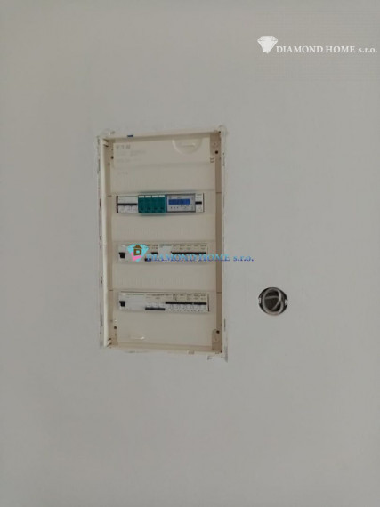 LEN U NÁS!!!Výborný investičný zámer/DIAMOND HOME s.r.o. ponúka Vám na predaj novo rekonštruovaný rodinný dom s tromi bytovými jednotkami v obci Tomášíkovo