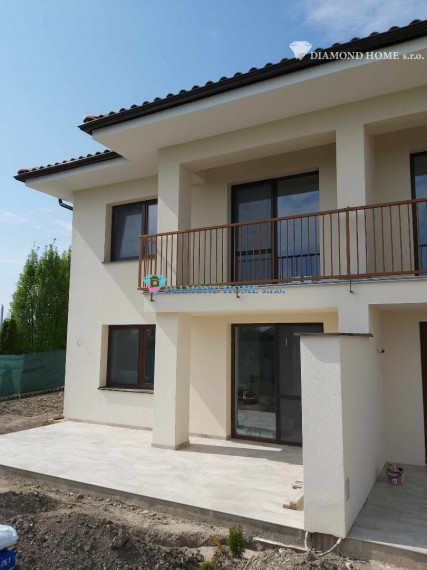 Rezervovaný/DIAMOND HOME s.r.o ponúka Vám na predaj novostavbu rodinného domu v novej štvrti v Dunajskej Strede