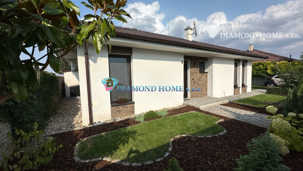 DIAMOND HOME s.r.o. Vám ponúka na predaj krásnu samostatnú novostavbu v slepej tichej uličke blízko centra mesta Dunajskej Stredy