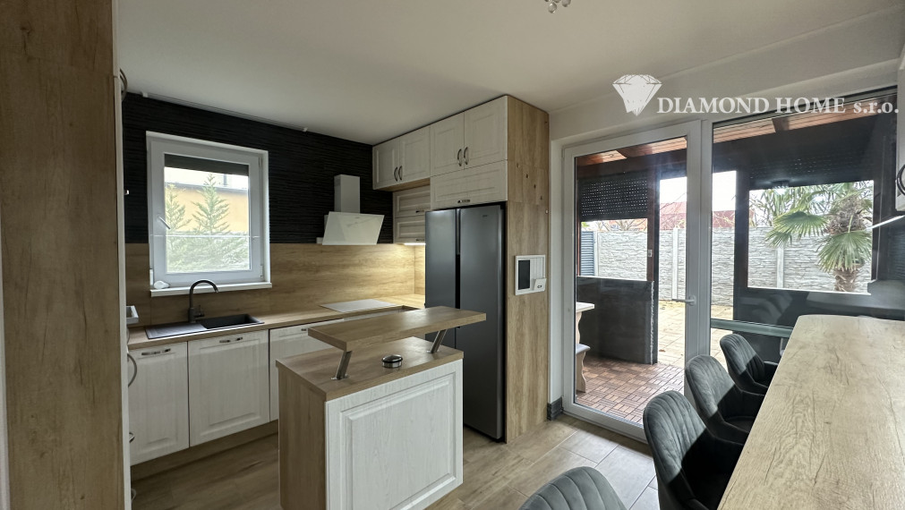 DIAMOND HOME s.r.o. Vám ponúka na predaj krásny 4 izbový RD v slepej ulici v Dunajskej Strede