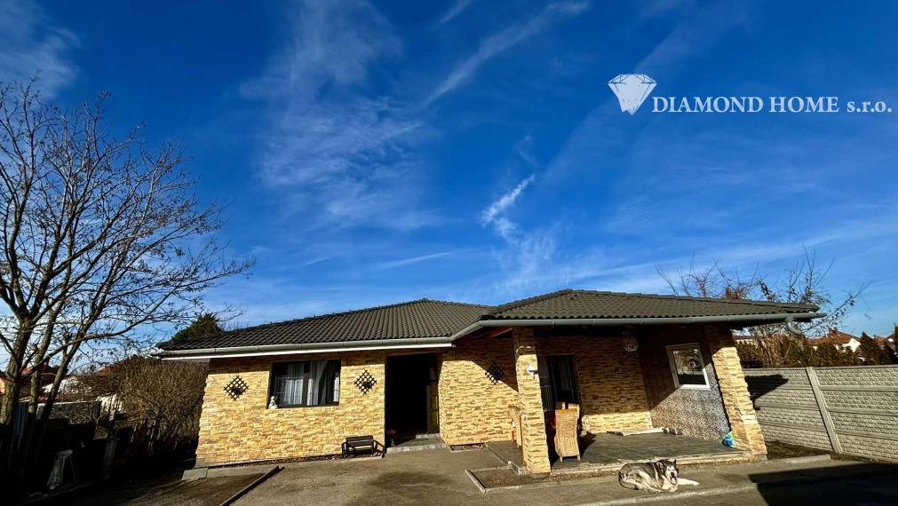 Len u nás!!DIAMOND HOME s.r.o. ponúka Vám na predaj krásny 5 izbový rodinný dom v obci Orechová Potôň.