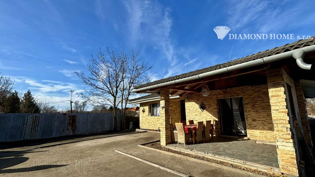 Len u nás!!DIAMOND HOME s.r.o. ponúka Vám na predaj krásny 5 izbový rodinný dom v obci Orechová Potôň.