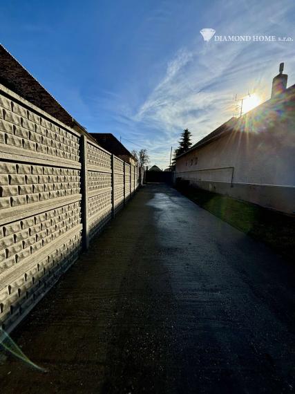 Len u nás!!DIAMOND HOME s.r.o. ponúka Vám na predaj krásny 5 izbový rodinný dom v obci Orechová Potôň.