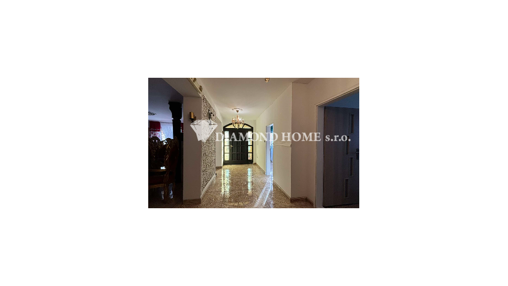 Len u nás!!DIAMOND HOME s.r.o. ponúka Vám na predaj krásny 5 izbový rodinný dom v obci Orechová Potôň.