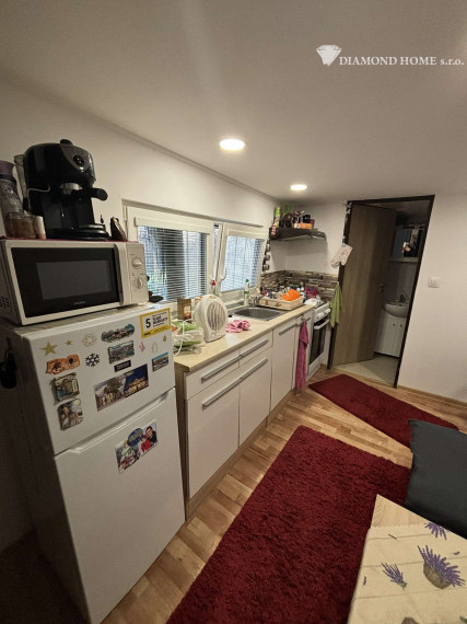 Len u nás!Chata na predaj priamo pri brehu ideálne pre rybárov ako aj na oddych v Gabčíkovo,Prístav