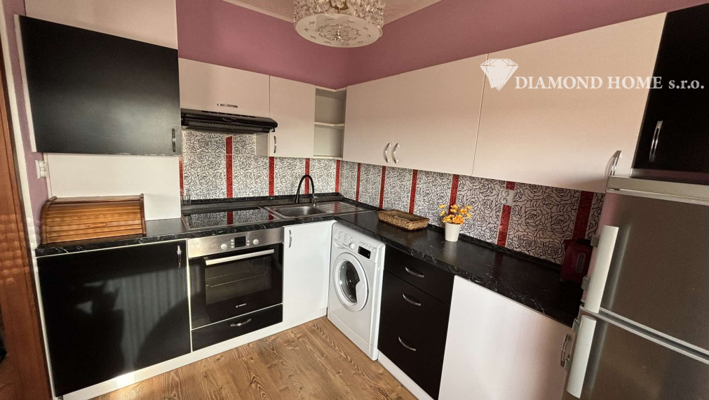 Rezervovaný/ DIAMOND HOME s.r.o , ponúka Vám na predaj pekne rekonštruovaný 1 izbový byt v  meste Dunajskej Stredy, ulica Nám.SNP.