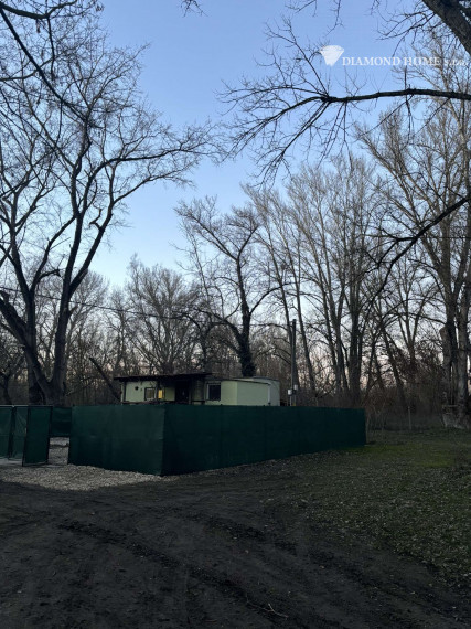 Len u nás!Chata na predaj priamo pri brehu ideálne pre rybárov ako aj na oddych v Gabčíkovo,Prístav