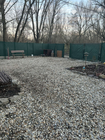 Len u nás!Chata na predaj priamo pri brehu ideálne pre rybárov ako aj na oddych v Gabčíkovo,Prístav