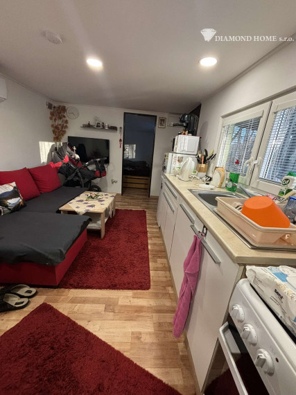 Len u nás!Chata na predaj priamo pri brehu ideálne pre rybárov ako aj na oddych v Gabčíkovo,Prístav