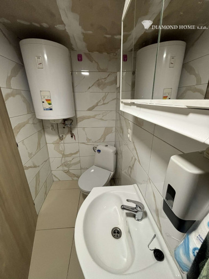 Len u nás!Chata na predaj priamo pri brehu ideálne pre rybárov ako aj na oddych v Gabčíkovo,Prístav