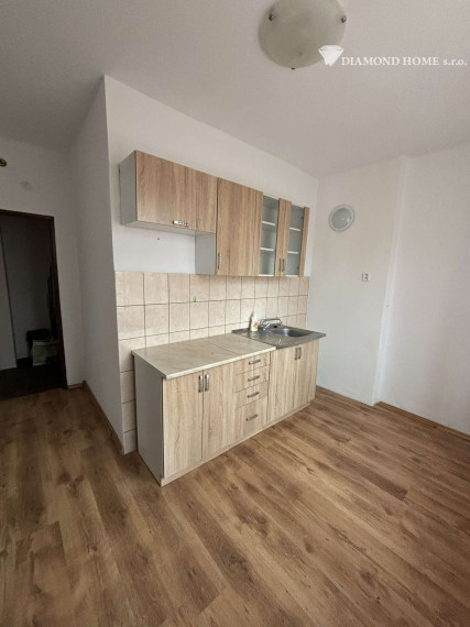 Rezervovaný/ DIAMOND HOME s.r.o , ponúka Vám na predaj 2 izbový byt v centre mesta Dunajskej Stredy, ulica Komenského