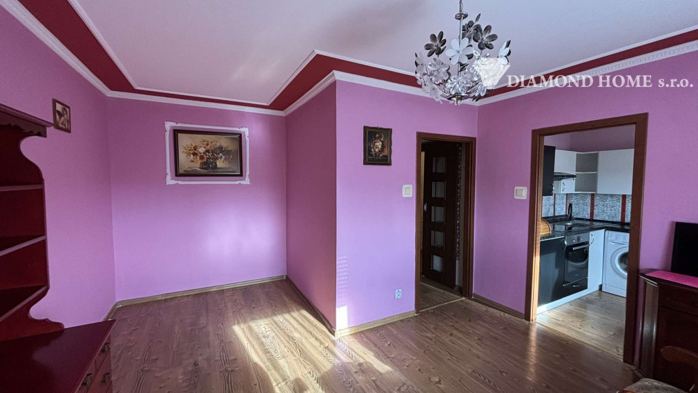 Rezervovaný/ DIAMOND HOME s.r.o , ponúka Vám na predaj pekne rekonštruovaný 1 izbový byt v  meste Dunajskej Stredy, ulica Nám.SNP.