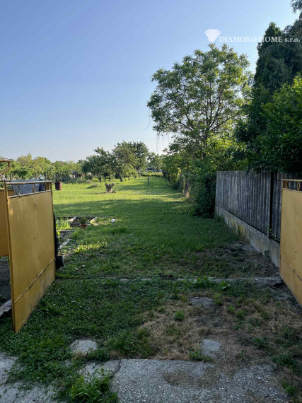 Rezervovaný/Predáme stavebný pozemok  v Gabčíkove za korektnú cenu