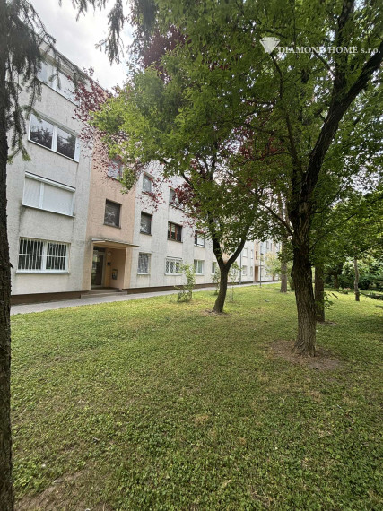 DIAMOND HOME sro , ponúka Vám na predaj 3 izbový byt v pôvodnom  stave kúsok centra mesta Dunajskej Stredy, ulica Boriny.