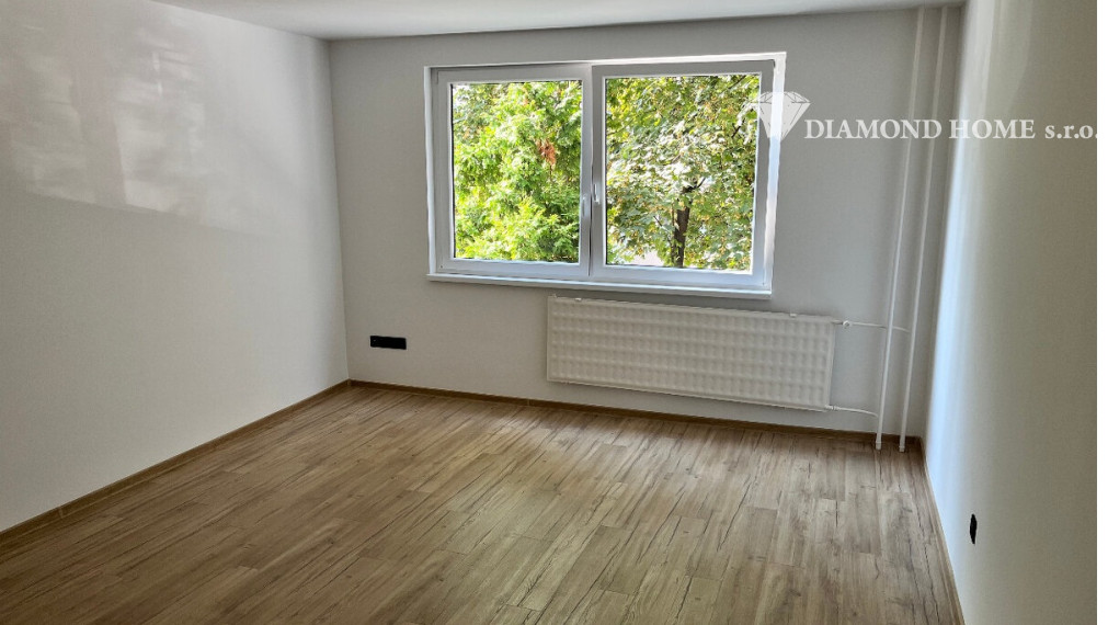 DIAMOND HOME s.sr.o. ponúka Vám pekne rekonštruovaný veľkometrážny 3 izbový byt v Dunajskej Strede