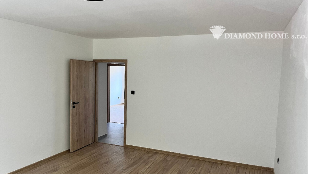 DIAMOND HOME s.sr.o. ponúka Vám pekne rekonštruovaný veľkometrážny 3 izbový byt v Dunajskej Strede