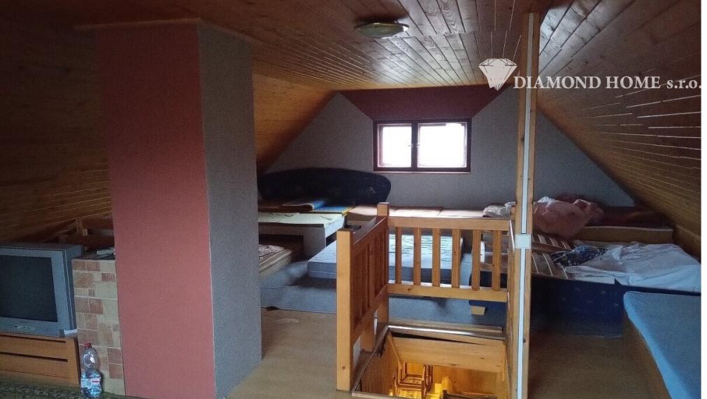 DIAMOND HOME s.r.o ponúka Vám na predaj celoročne obývateľnú chatu v Gabčíkovo prístav v priamo pri  Dunaji chatovej oblasti